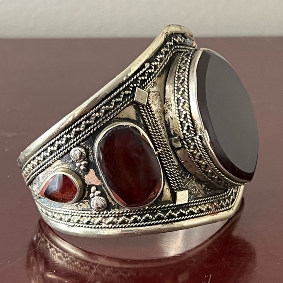 Beautiful Red Carnelian and Silver Cuff *Vintage* - Picture 5 of 8